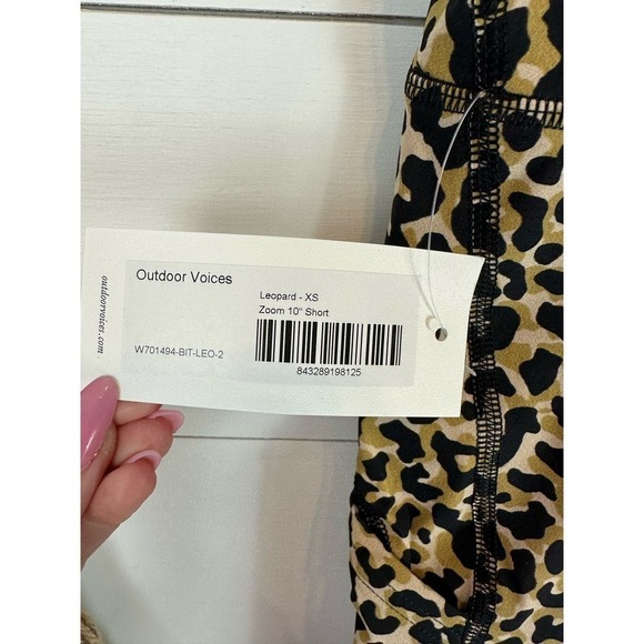 NWT Outdoor Voices Zoom 10" Shorts Leopard Print XS - Picture 3 of 8